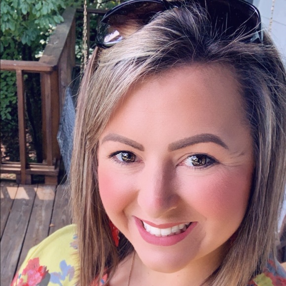 Meet your Posher, Kimberly - Picture 2 of 5